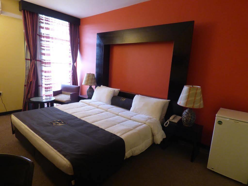 Heden Golf Hotel Абиджан Екстериор снимка