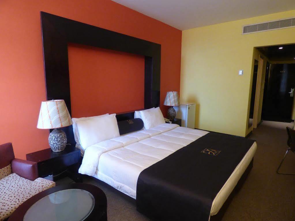 Heden Golf Hotel Абиджан Екстериор снимка