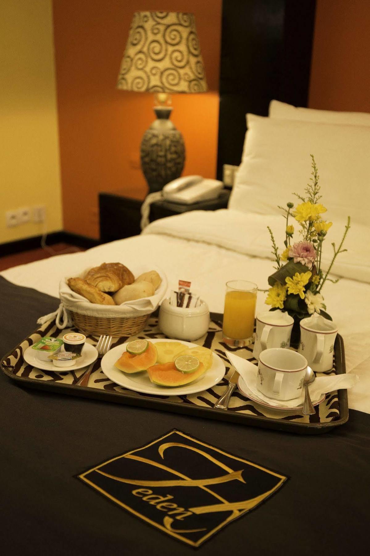 Heden Golf Hotel Абиджан Екстериор снимка